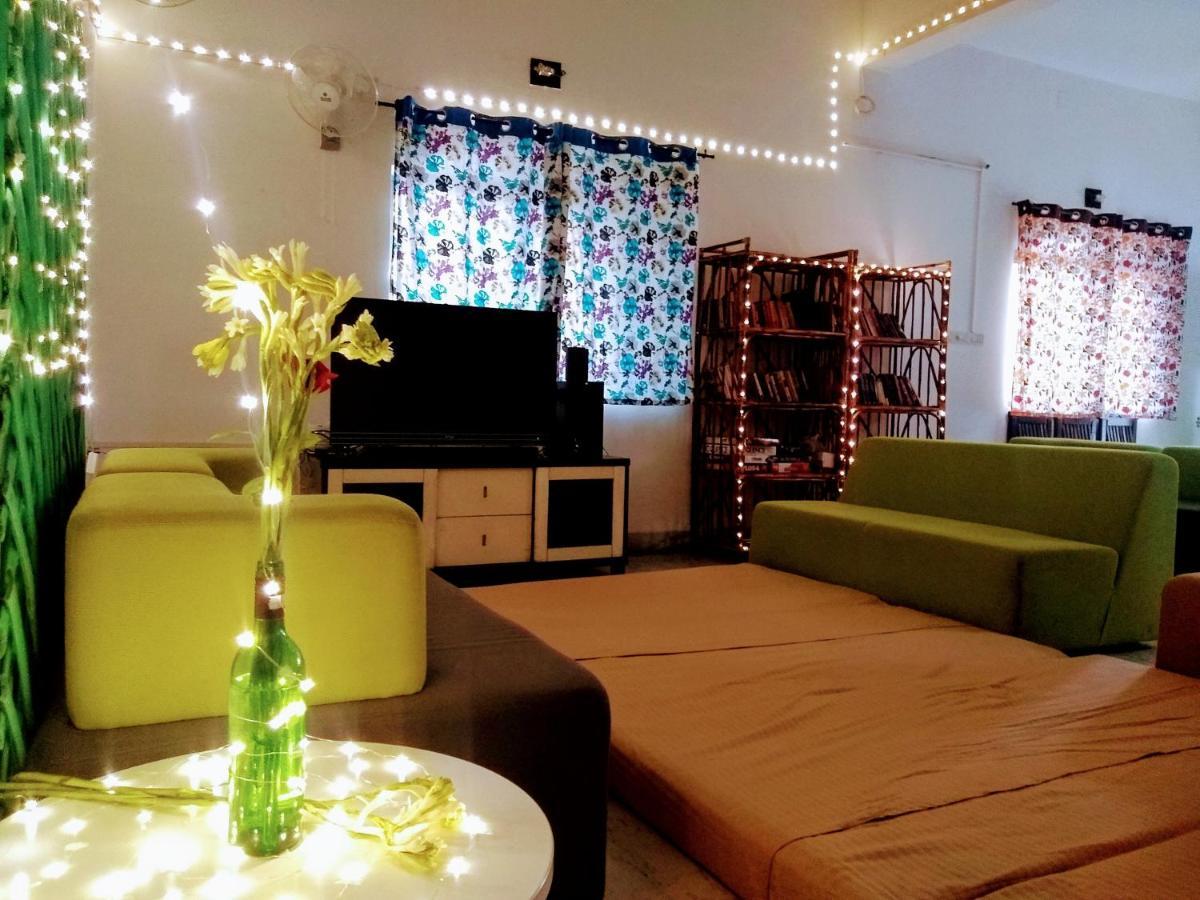Hostel Lifespace- Twin Bungalow With Pods, Bunks, Private Rooms, Cowork & Cafe Пюн Екстериор снимка