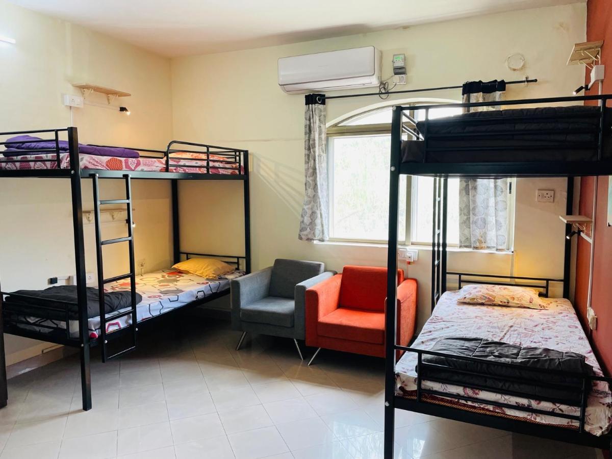 Hostel Lifespace- Twin Bungalow With Pods, Bunks, Private Rooms, Cowork & Cafe Пюн Екстериор снимка